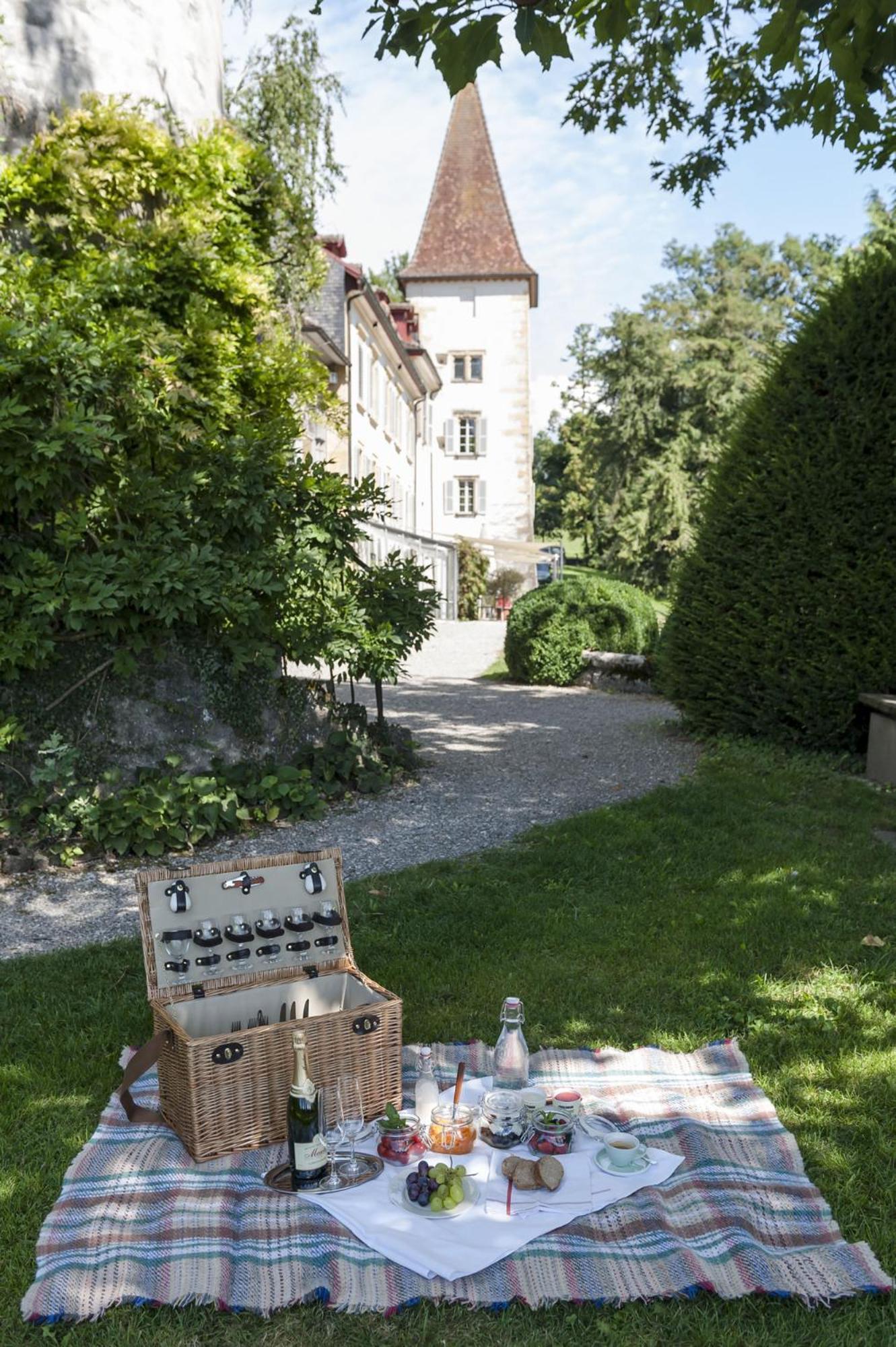 Schloss Muenchenwiler ムルテン エクステリア 写真